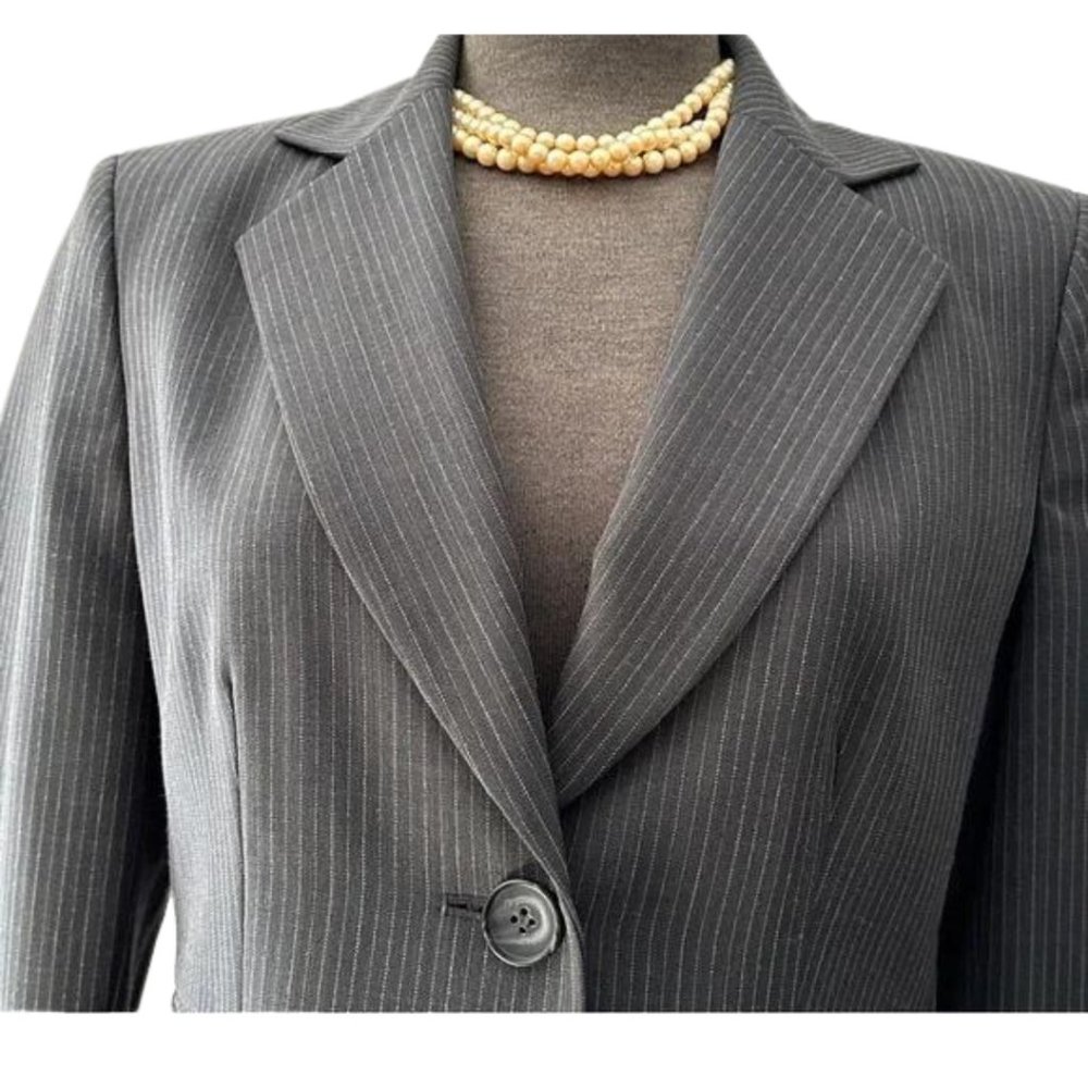 Evan Picone Gray Lined Pinstripe Pantsuit with Blazer Women’s Size 8 - Picture 2 of 8
